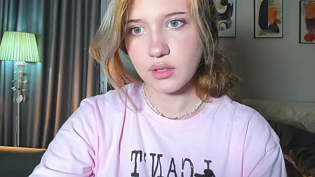 HanahCute online show from 02/22/25, 10:20