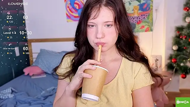 HanahCute online show from 12/04/25, 01:59