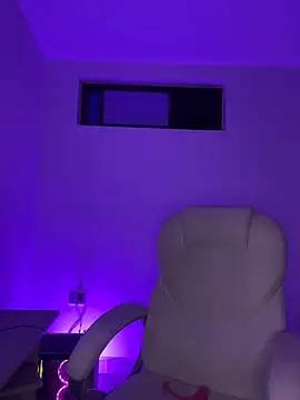 nyna 1 online show from 04/18/26, 02:04