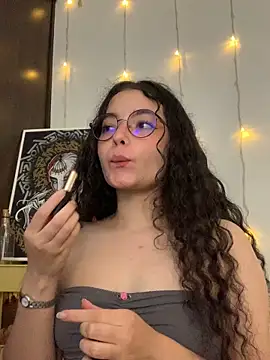 Snapshot of Antoniart_ chatting on 02/05/25, 05:09 Antoniart online show from 02/05/25, 05:09