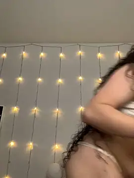 Snapshot of Antoniart_ chatting on 02/13/25, 04:32 Antoniart online show from 02/13/25, 04:32