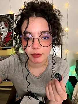 Snapshot of Antoniart_ chatting on 10/20/25, 02:01 Antoniart online show from 10/20/25, 02:01