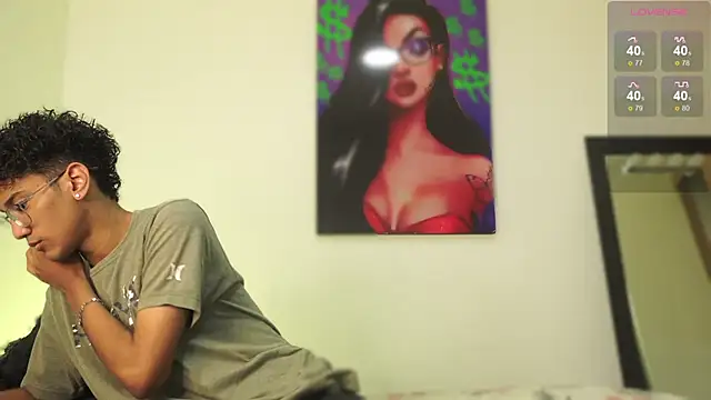 Snapshot of harrytwink18 chatting on 12/06/24, 01:33 harrytwink18 online show from 12/06/24, 01:33