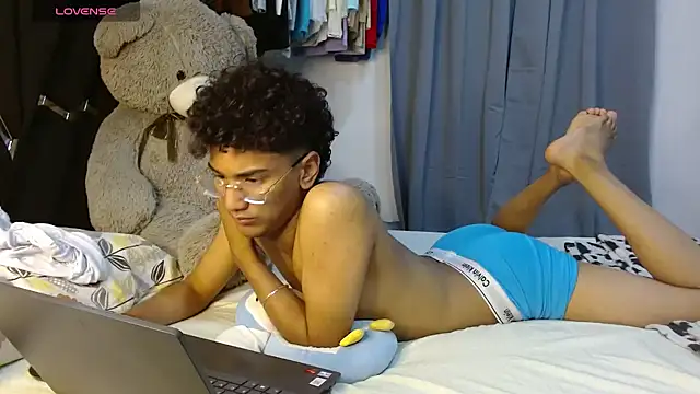 harrytwink18 online show from 04/14/26, 06:58