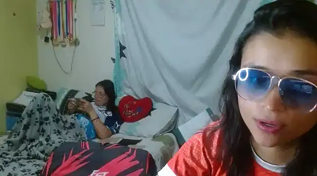 Snapshot of clayre_and_jill chatting on 01/29/25, 03:33 clayre and jill online show from 01/29/25, 03:33