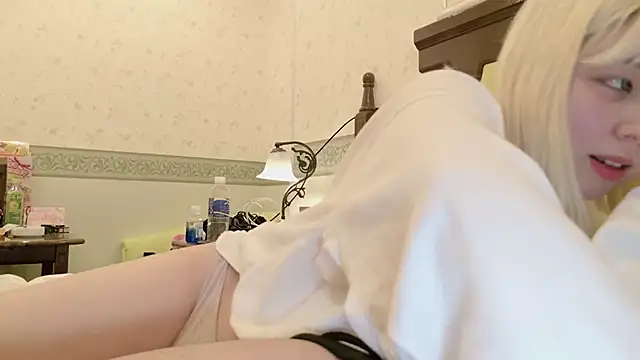 Snapshot of NANAchan_R chatting on 02/18/25, 04:59 NANAchan R online show from 02/18/25, 04:59