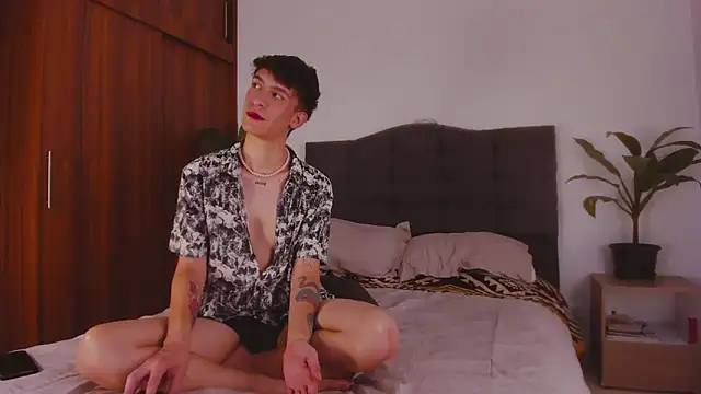 2gays 1Str8 online show from 02/04/25, 09:20