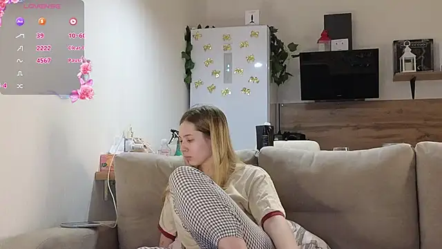 Snapshot of Girl_alone_home chatting on 02/19/25, 03:27 Girl alone home online show from 02/19/25, 03:27