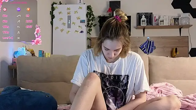 Snapshot of Girl_alone_home chatting on 02/28/25, 04:10 Girl alone home online show from 02/28/25, 04:10