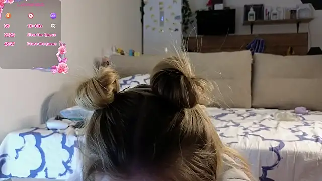 Snapshot of Girl_alone_home chatting on 02/28/25, 05:15 Girl alone home online show from 02/28/25, 05:15