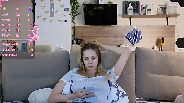 Snapshot of Girl_alone_home chatting on 03/01/25, 04:47 Girl alone home online show from 03/01/25, 04:47