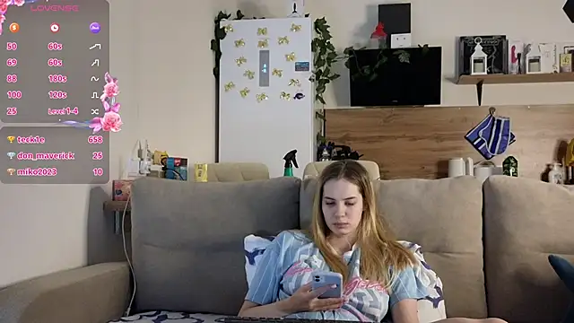 Snapshot of Girl_alone_home chatting on 03/02/25, 04:39 Girl alone home online show from 03/02/25, 04:39