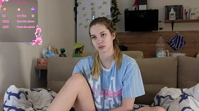 Snapshot of Girl_alone_home chatting on 03/09/25, 01:46 Girl alone home online show from 03/09/25, 01:46