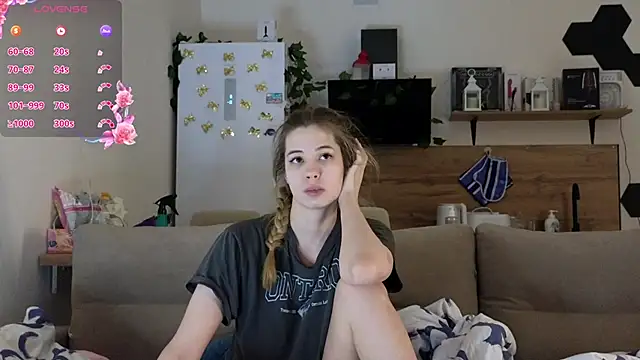 Snapshot of Girl_alone_home chatting on 03/11/25, 03:48 Girl alone home online show from 03/11/25, 03:48