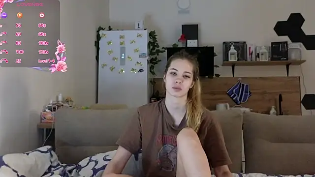 Snapshot of Girl_alone_home chatting on 03/15/25, 01:41 Girl alone home online show from 03/15/25, 01:41