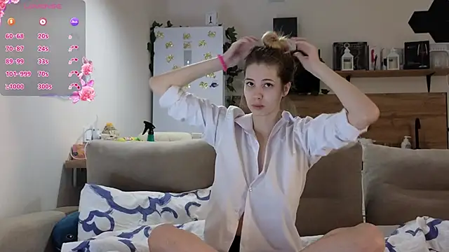 Snapshot of Girl_alone_home chatting on 03/15/25, 03:06 Girl alone home online show from 03/15/25, 03:06