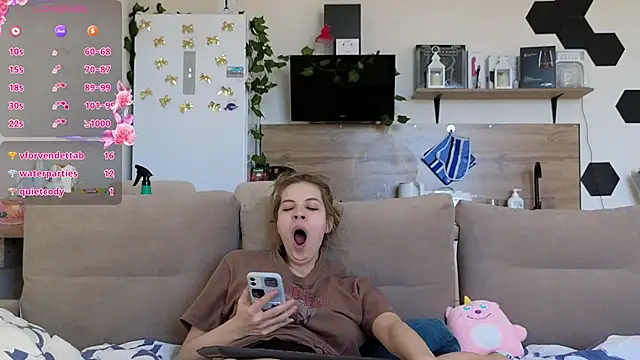 Snapshot of Girl_alone_home chatting on 03/16/25, 04:41 Girl alone home online show from 03/16/25, 04:41