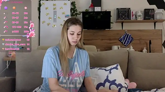 Snapshot of Girl_alone_home chatting on 03/20/25, 08:31 Girl alone home online show from 03/20/25, 08:31