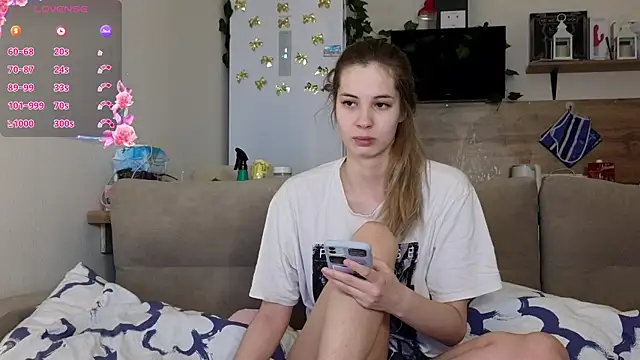 Snapshot of Girl_alone_home chatting on 03/23/25, 02:48 Girl alone home online show from 03/23/25, 02:48