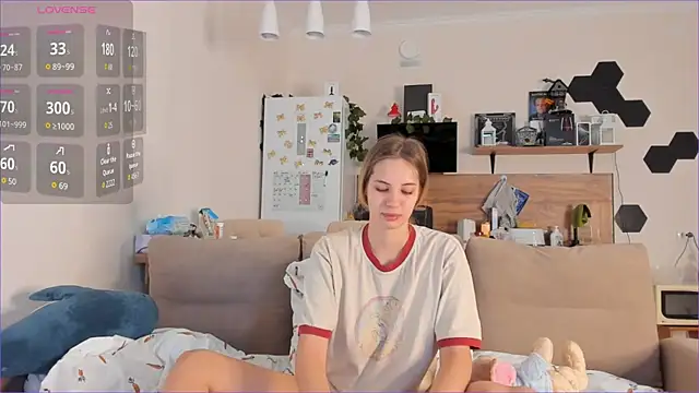 Snapshot of Girl_alone_home chatting on 09/25/25, 03:32 Girl alone home online show from 09/25/25, 03:32