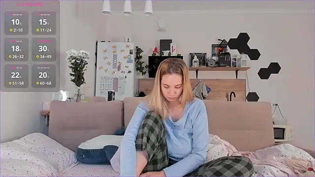 Snapshot of Girl_alone_home chatting on 10/03/25, 03:47 Girl alone home online show from 10/03/25, 03:47