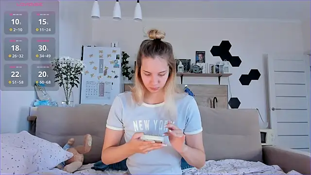 Snapshot of Girl_alone_home chatting on 10/10/25, 07:07 Girl alone home online show from 10/10/25, 07:07