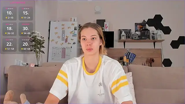 Snapshot of Girl_alone_home chatting on 10/24/25, 03:47 Girl alone home online show from 10/24/25, 03:47