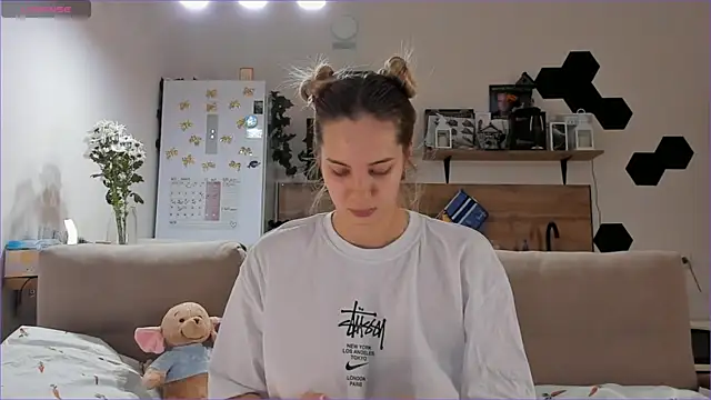 Snapshot of Girl_alone_home chatting on 10/29/25, 03:14 Girl alone home online show from 10/29/25, 03:14