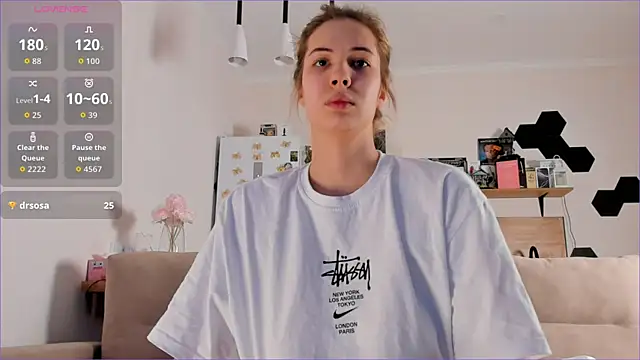 Snapshot of Girl_alone_home chatting on 11/16/25, 04:40 Girl alone home online show from 11/16/25, 04:40