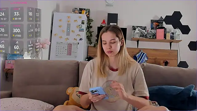 Snapshot of Girl_alone_home chatting on 11/27/25, 03:52 Girl alone home online show from 11/27/25, 03:52