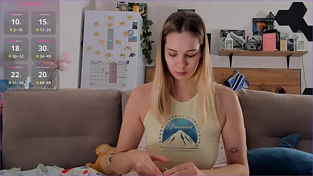 Snapshot of Girl_alone_home chatting on 11/27/25, 04:20 Girl alone home online show from 11/27/25, 04:20