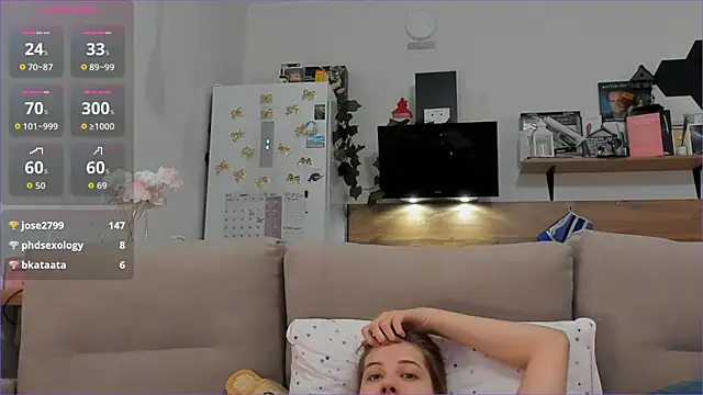 Snapshot of Girl_alone_home chatting on 11/29/25, 04:43 Girl alone home online show from 11/29/25, 04:43