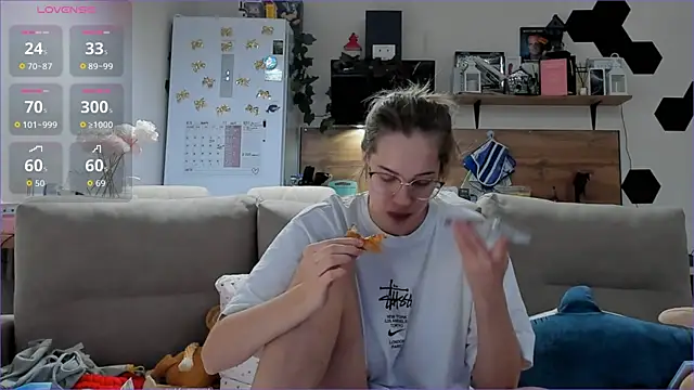 Snapshot of Girl_alone_home chatting on 12/01/25, 05:01 Girl alone home online show from 12/01/25, 05:01