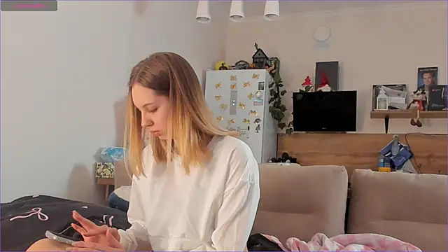 Girl alone home online show from 03/19/26, 03:49