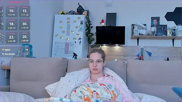 Snapshot of Girl_alone_home chatting on 05/09/26, 04:06 Girl alone home online show from 05/09/26, 04:06