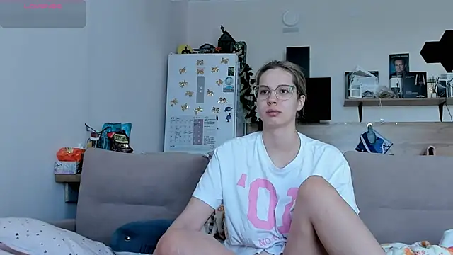 Snapshot of Girl_alone_home chatting on 05/22/26, 03:57 Girl alone home online show from 05/22/26, 03:57