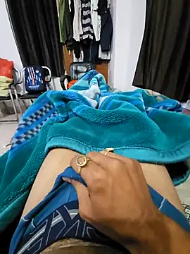 Snapshot of villagb12 chatting on 11/15/25, 05:53 villagb12 online show from 11/15/25, 05:53