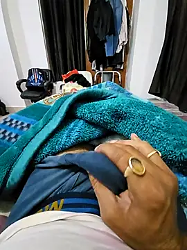 Snapshot of villagb12 chatting on 11/18/25, 05:39 villagb12 online show from 11/18/25, 05:39