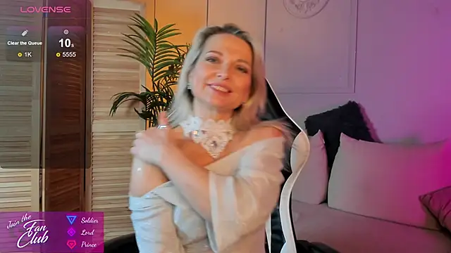 Gloria Lovely online show from 12/16/24, 02:27