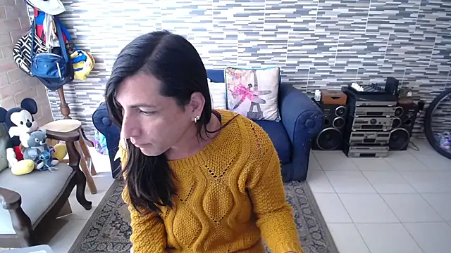 Snapshot of VioletaGomezCo chatting on 04/19/26, 03:00 VioletaGomezCo online show from 04/19/26, 03:00