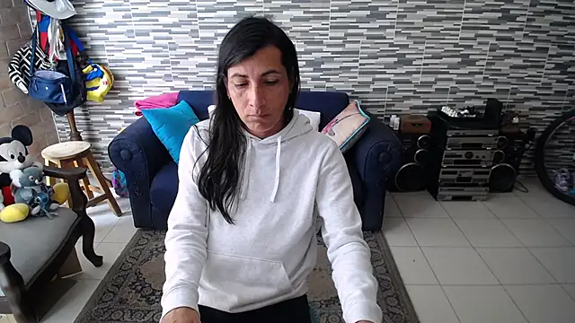 Snapshot of VioletaGomezCo chatting on 04/23/26, 06:21 VioletaGomezCo online show from 04/23/26, 06:21