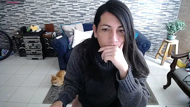 Snapshot of VioletaGomezCo chatting on 05/15/26, 01:18 VioletaGomezCo online show from 05/15/26, 01:18