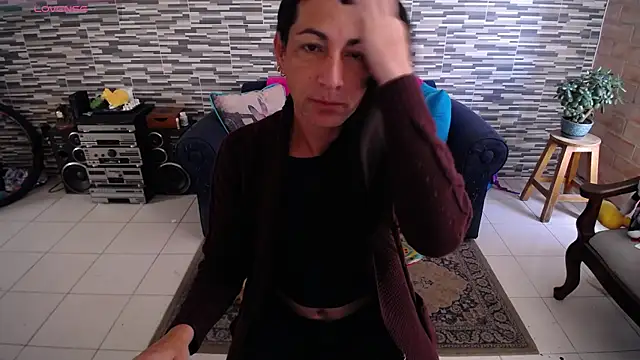 Snapshot of VioletaGomezCo chatting on 05/18/26, 01:17 VioletaGomezCo online show from 05/18/26, 01:17