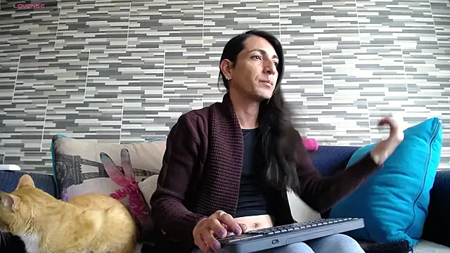 Snapshot of VioletaGomezCo chatting on 06/22/26, 02:36 VioletaGomezCo online show from 06/22/26, 02:36