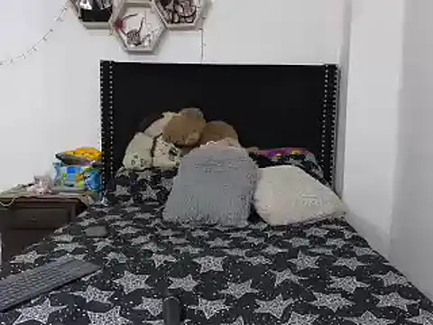 charlotte 077 online show from 02/11/25, 07:23