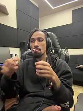 hotcamboy420 online show from 02/27/26, 06:13