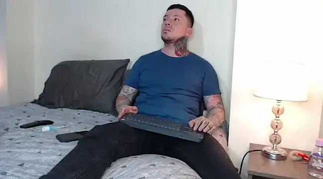 Snapshot of Adam_tatto chatting on 02/20/25, 02:51 Adam tatto online show from 02/20/25, 02:51