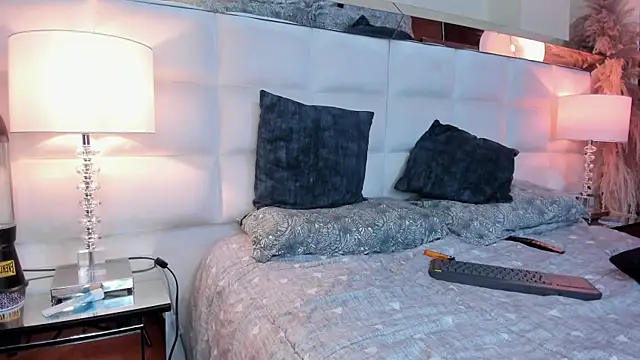 Snapshot of Adam_tatto chatting on 03/20/25, 04:18 Adam tatto online show from 03/20/25, 04:18