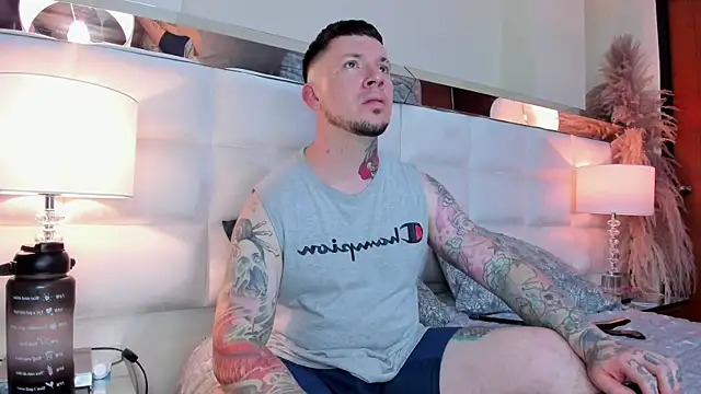 Snapshot of Adam_tatto chatting on 03/21/25, 07:44 Adam tatto online show from 03/21/25, 07:44