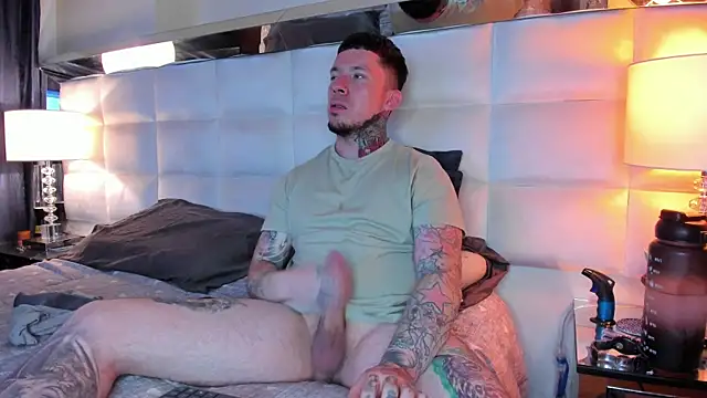 Snapshot of Adam_tatto chatting on 10/11/25, 03:39 Adam tatto online show from 10/11/25, 03:39